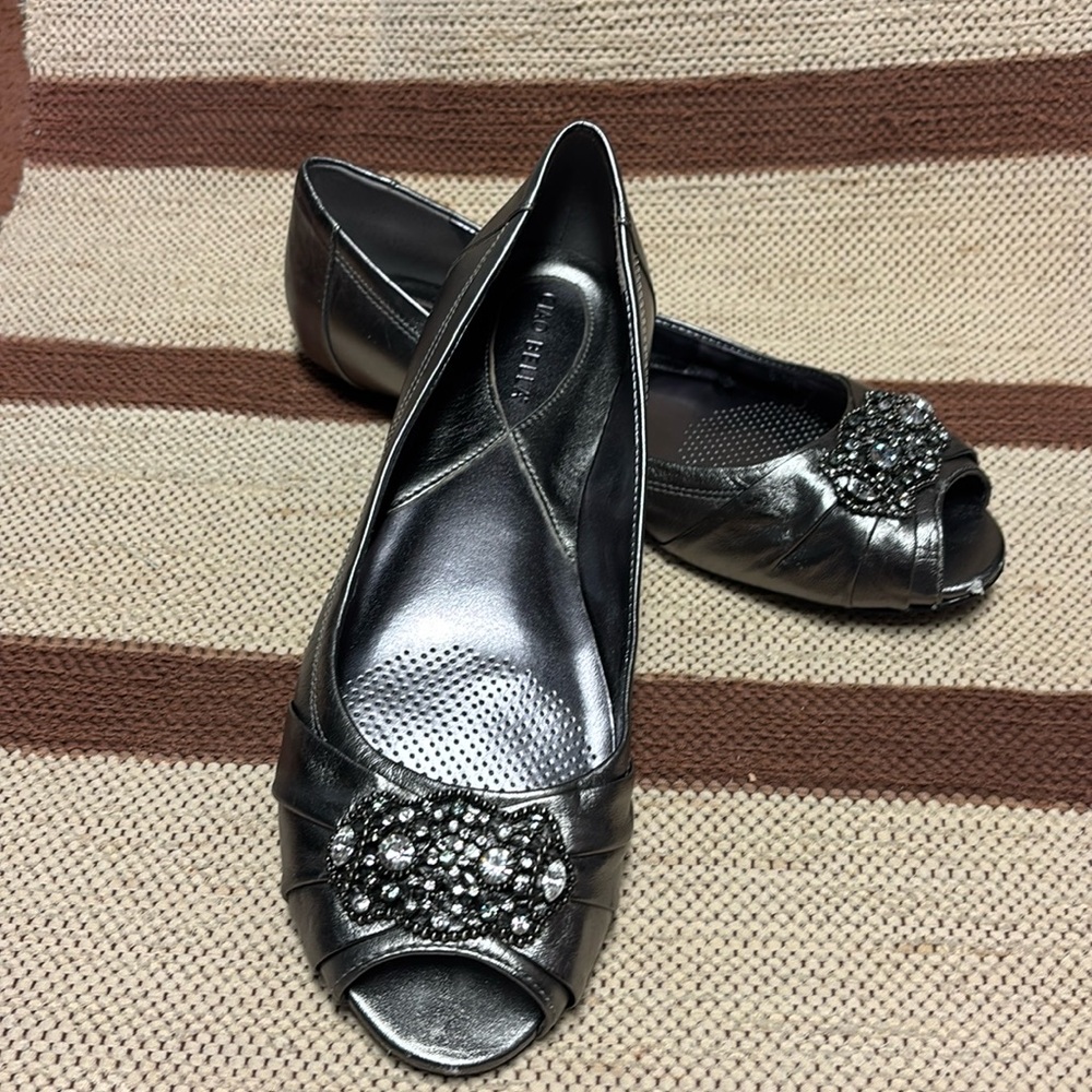 Women’s Size 9.5 Chao Bella Silver Color Peep-toe jeweled flats